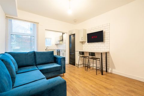 Apartment in Sheffield, South Yorkshire - View 2