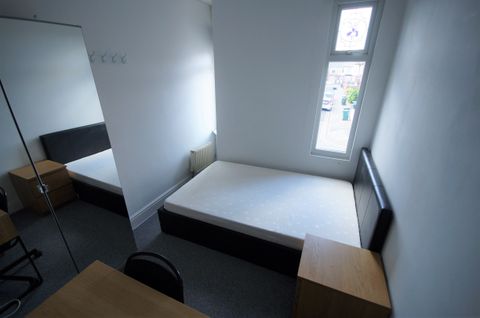 Apartment in Coventry, Ball Hill District Centre, Ball Hill - View 2