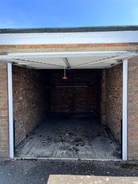 Roedean Court, Roedean Road, Brighton BN2, Parking/garage to rent