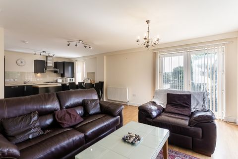 Lindsay Road, Newhaven, Edinburgh EH6 - More