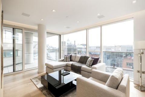 Duchess Walk, London SE1