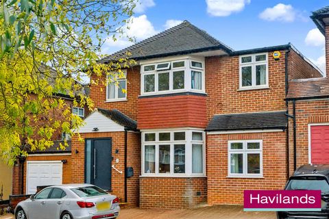 Curthwaite Gardens, Enfield EN2