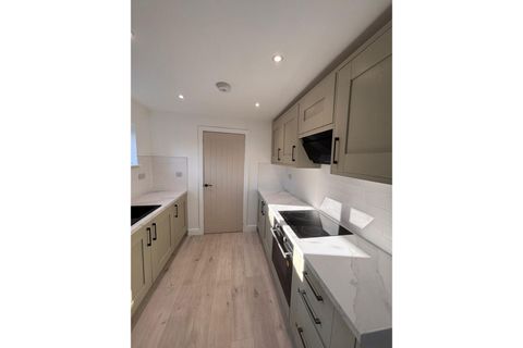 House in Sheffield, Lowfield, Highfield - More