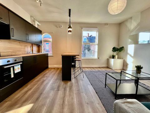 Apartment in Sheffield S10 - View 2