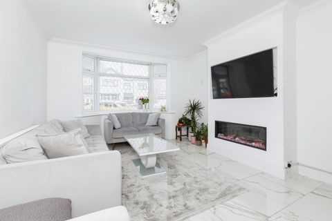 Sandringham Avenue, Rushey Mead, Leicester LE4 - More