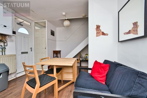 5 bed shared accommodation to rent in Mile End Road, London E3, £695 ...