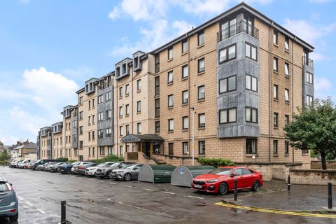 Apartment in Edinburgh, Roseburn - View 2
