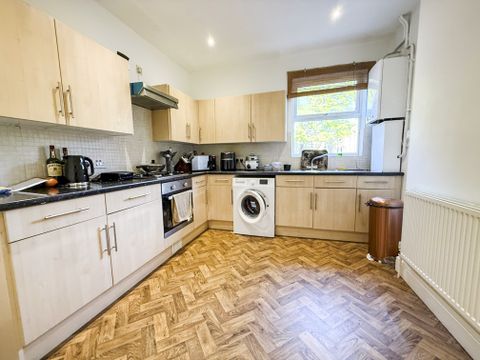 Mansfield Road, Carrington, Nottingham NG5