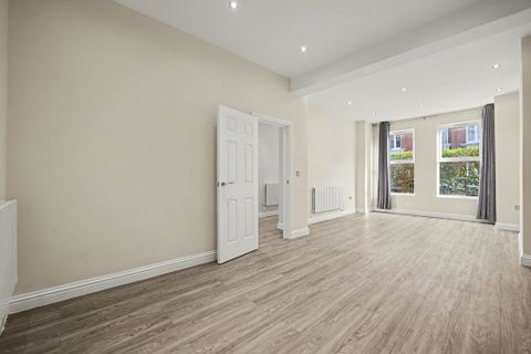 Dinsmore Road, London SW12