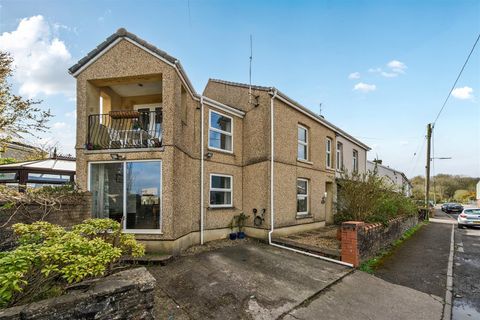 Gwydr Place, Loughor, Swansea SA4