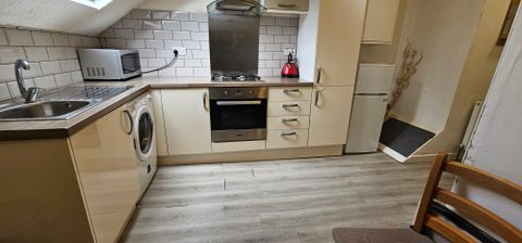 Apartment in Manchester, Rusholme, Greater Manchester - View 2