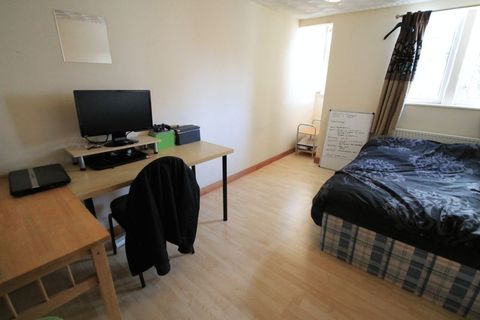 Miskin Street, Cardiff CF24 - More