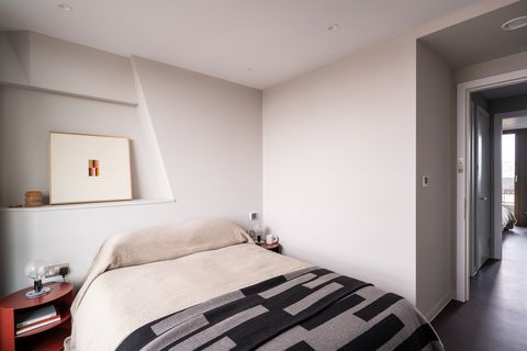 Balfron Tower, Apartment 14, London E14