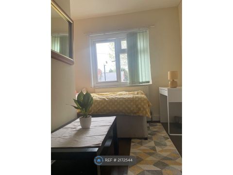 Sunningdale Avenue, Coventry CV6, Room to rent