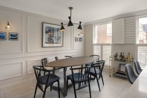 Somerset Square, Holland Park, London W14 – další