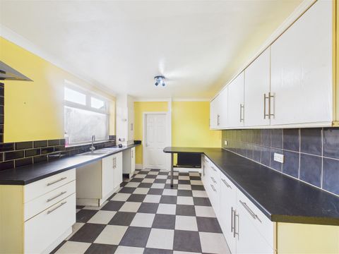Bacheler Street, Hull HU3 – další