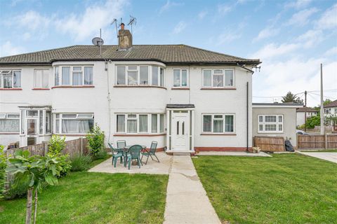 Otterburn Gardens, Isleworth TW7