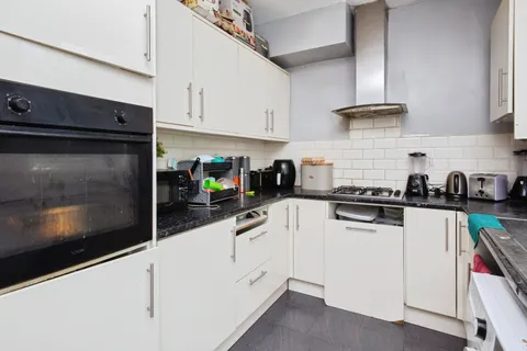 House in Oldham, Hollinwood, Greater Manchester - View 5