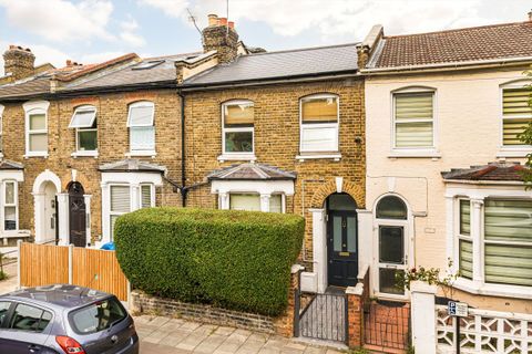 Hollydale Road, Peckham SE15