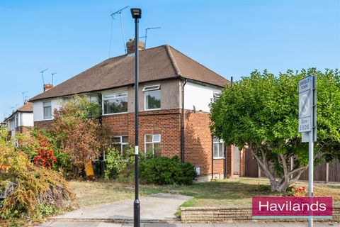 Lyndhurst Gardens, Enfield EN1