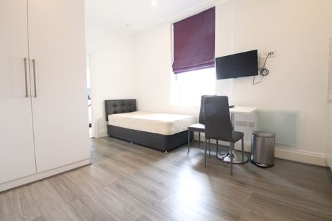 Finchley Road, London NW3, Studio to rent