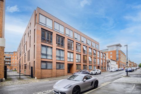 Apartment in Birmingham, Jewellery Quarter - View 2