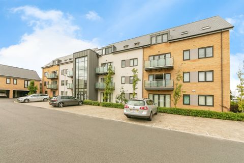 2 bed flat for sale in Ruston Close, Reading RG2, £290,000 - Zoopla