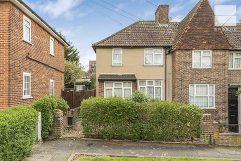 Manor Farm Drive, London E4