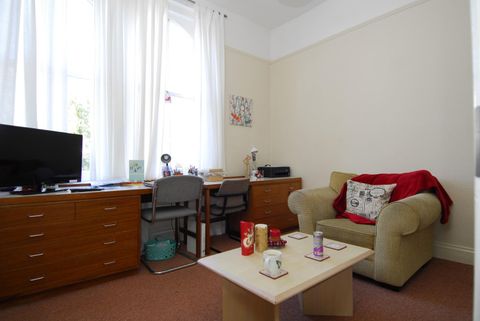 Napier Terrace, Flat 2, Plymouth PL4 – další