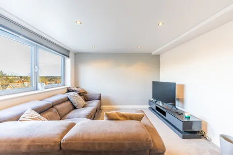 Apartment in Sutton Coldfield, Maney - View 5