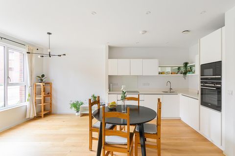 Barnwell Crescent, Brabazon BS34