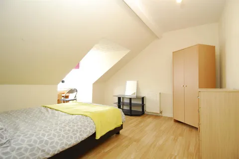 Apartment in Plymouth, Mutley - View 5