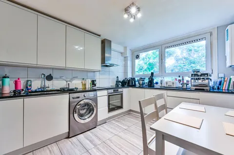 Apartment in London, London Borough of Islington - View 5