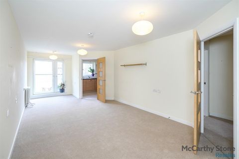 Apartment in Edinburgh, Barnton - View 2