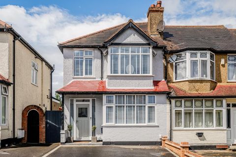 Stoneleigh Avenue, Worcester Park KT4