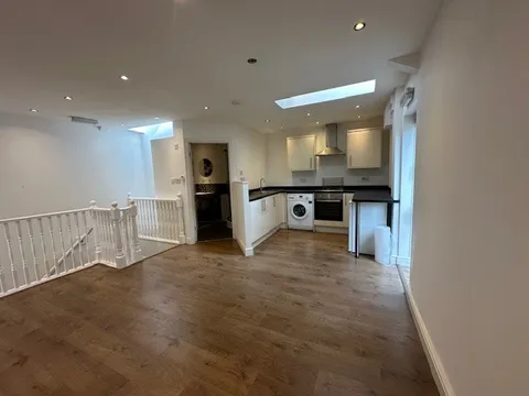 Apartment in Birmingham, Harborne - View 5