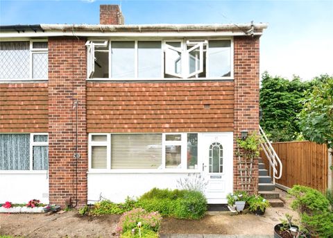 Cricketers Close, Chessington KT9