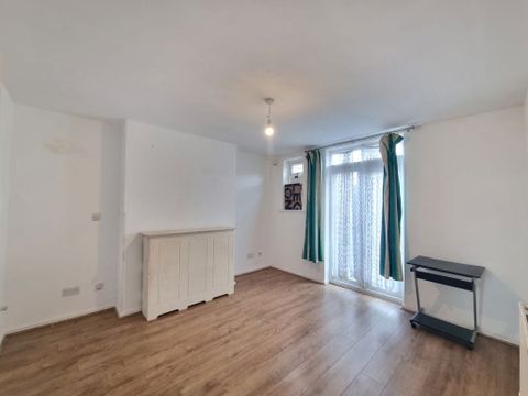 Saffron Lane, Leicester LE2 – další
