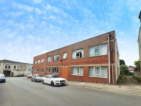 Apartment in Stoke-on-Trent, Joiner's Square - View 2