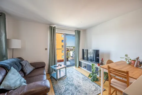 Apartment in Southampton, Ocean Village - View 5