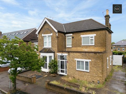 Lansdowne Road, South Woodford, London E18
