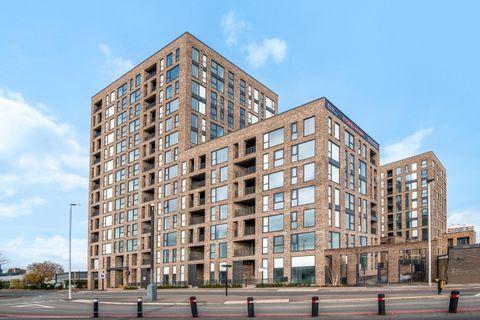 Store Road, London E16, New home