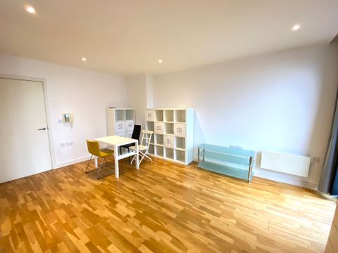 Piccadilly Place, Manchester M1, Studio to rent