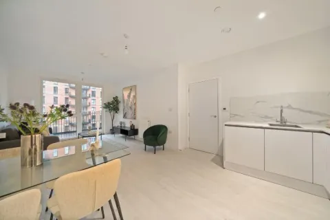 Apartment in London Borough of Hillingdon, Hayes - View 5