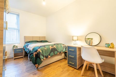 Apartment in Sheffield, South Yorkshire - More