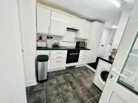 Russell Street, Reading, Berkshire RG1 - More