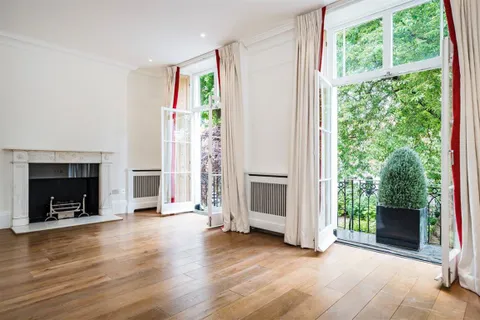 Trevor Square, South Kensington SW7 - View 5