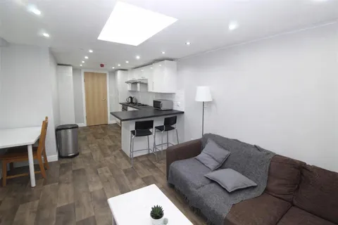 Apartment in Cardiff, Maindy, Cathays - View 5