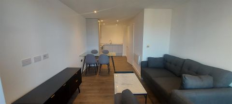 Apartment in Salford, Lower Broughton, Greater Manchester - View 2