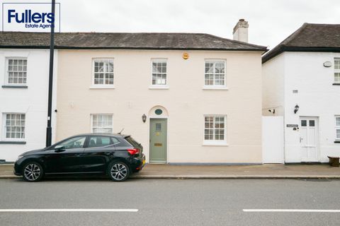 Hoppers Road, Winchmore Hill N21